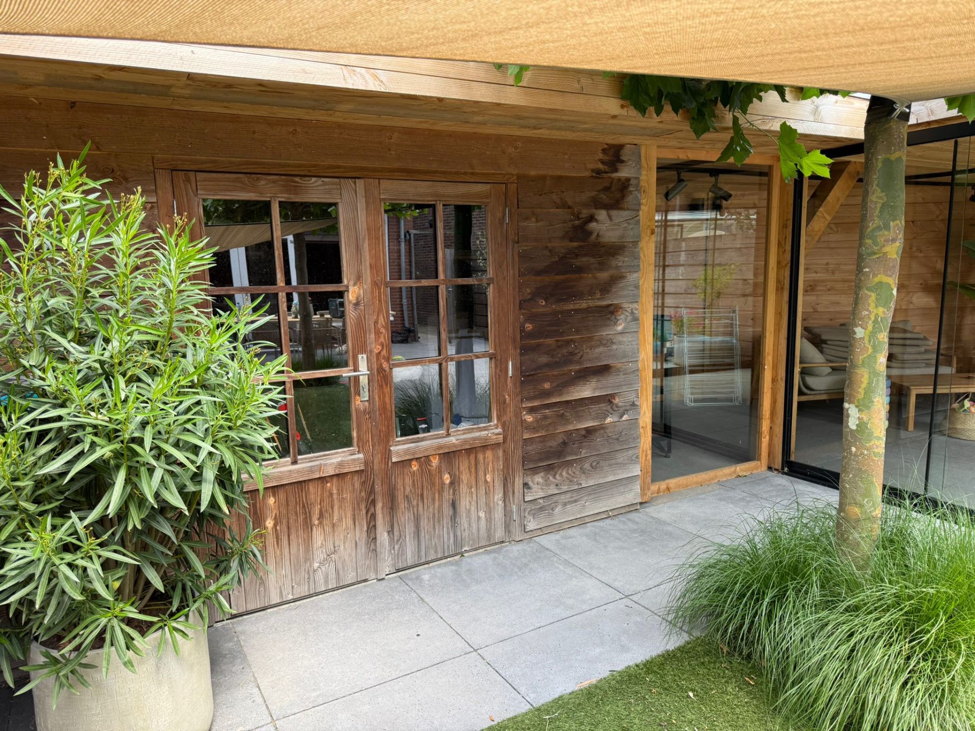 Maatwerk tuinhuis in douglashout